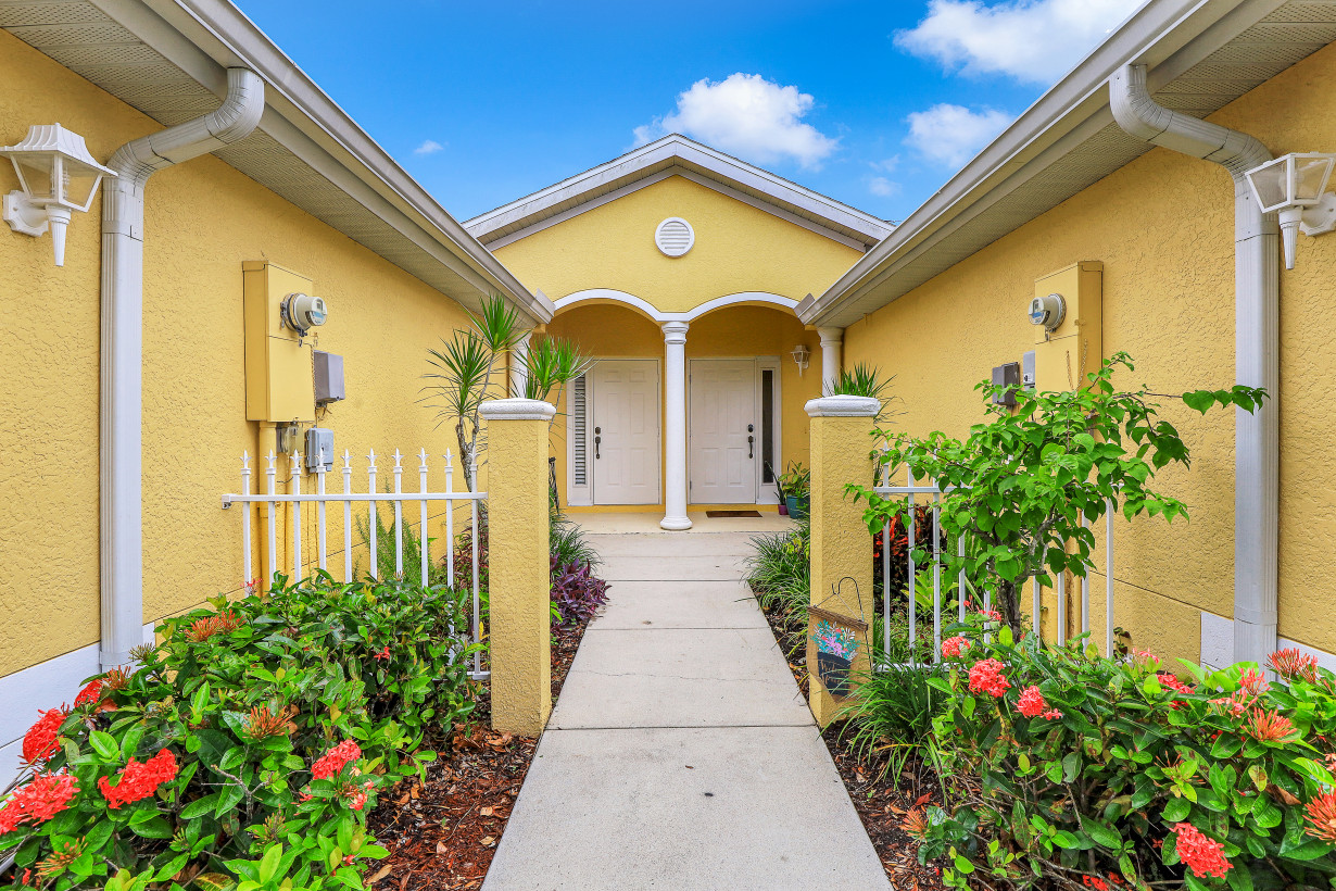 6246 Mandalay Cir, Naples, FL 34112