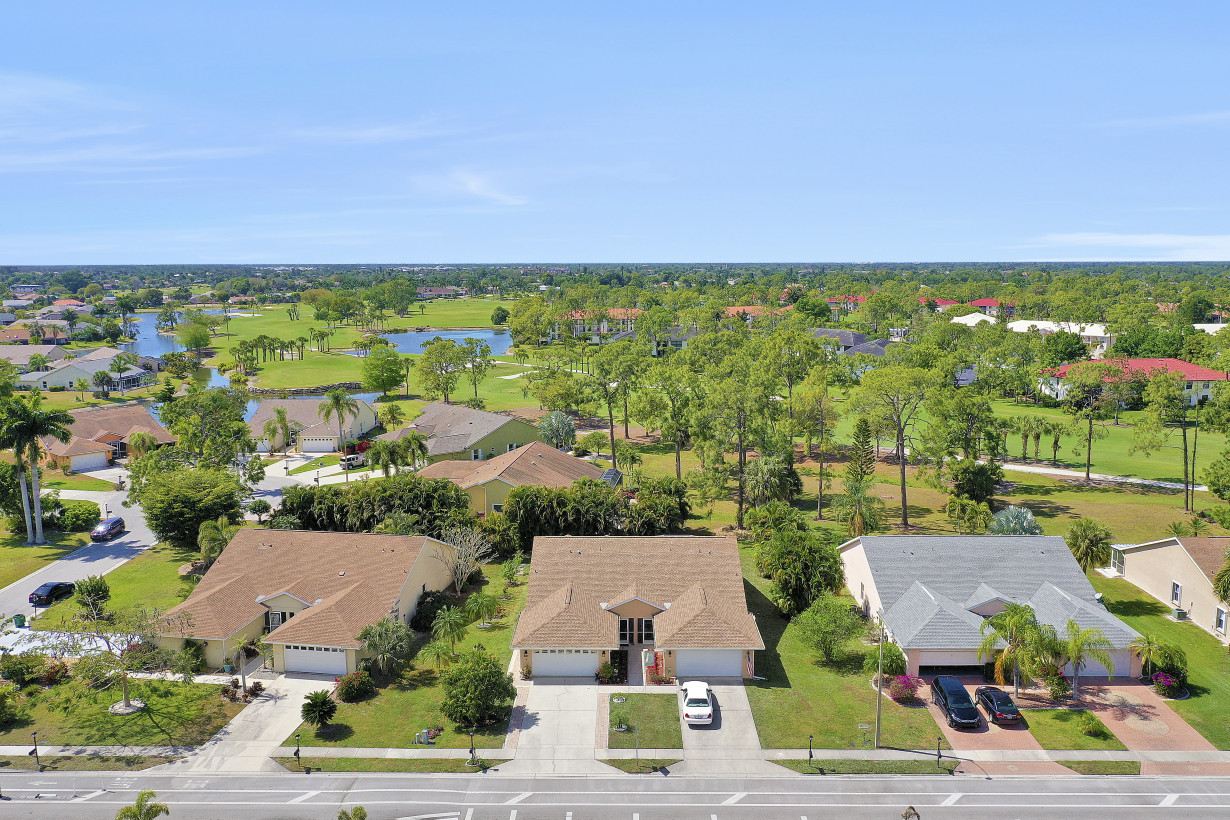 609 St Andrews Blvd, Naples, FL 34113